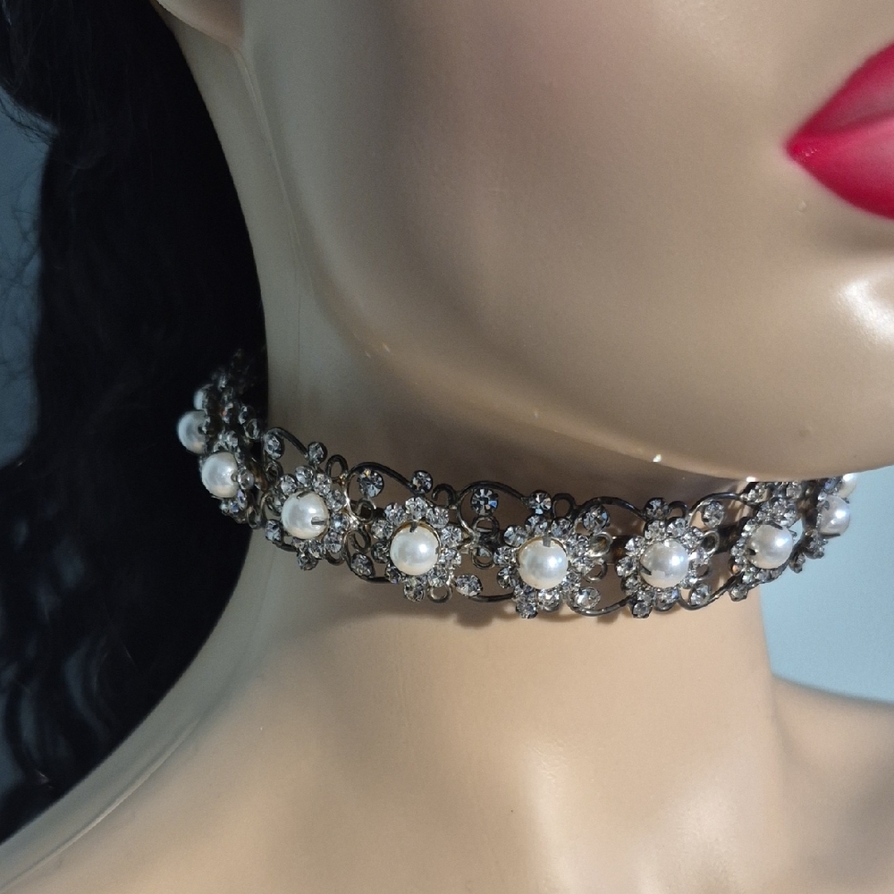 Elegant Pearl and Crystal Choker Necklace Earring Set